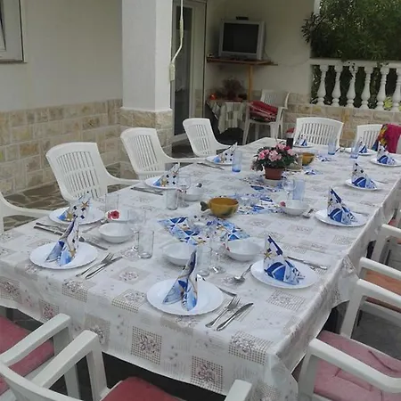 Holiday home Ferien Haus, Bestway Pool,garten,grill,terrassen,parking Palit