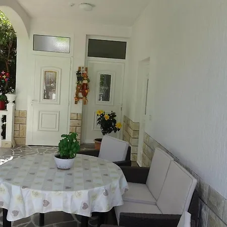 Ferien Haus, Bestway Pool,garten,grill,terrassen,parking Holiday home Palit