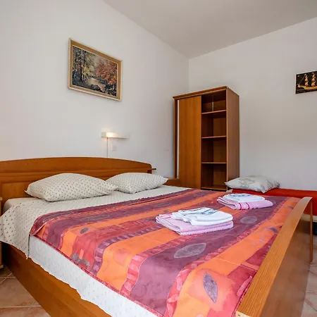 Ferienhaus Ferien Haus Mit Bestway Pool *