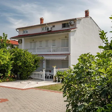 Ferien Haus Mit Bestway Pool *