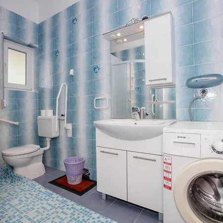 Ferienhaus Ferien Haus Mit Bestway Pool *